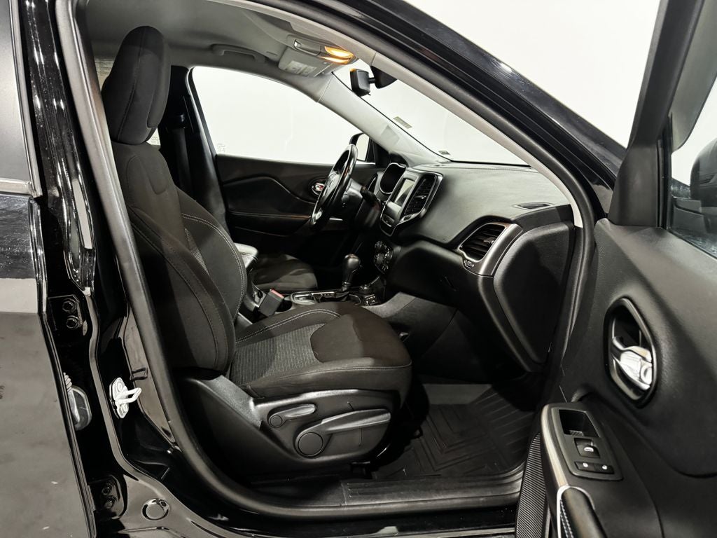 2021 Jeep Cherokee Sport