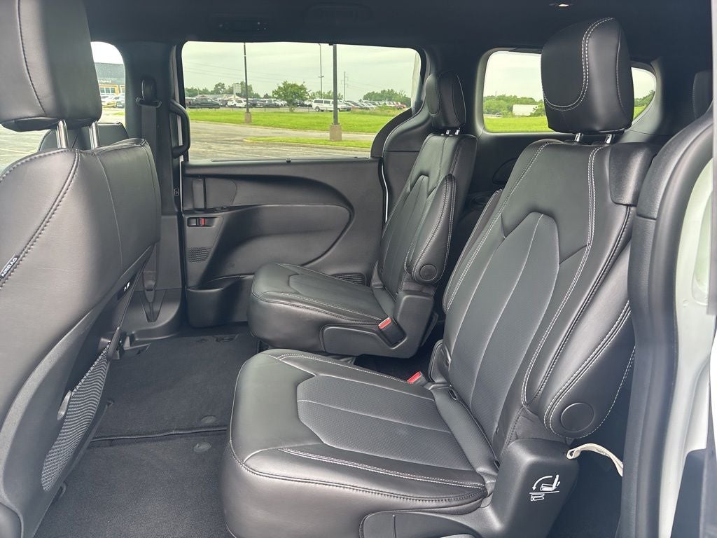 2025 Chrysler Pacifica Select