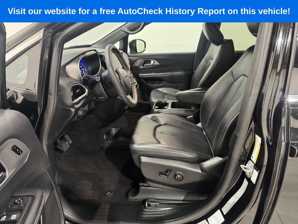 2025 Chrysler Pacifica Select