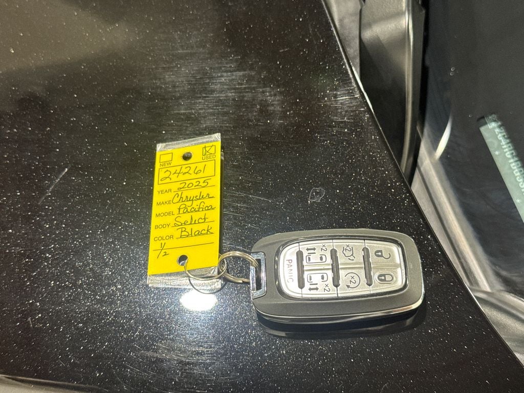 2025 Chrysler Pacifica Select
