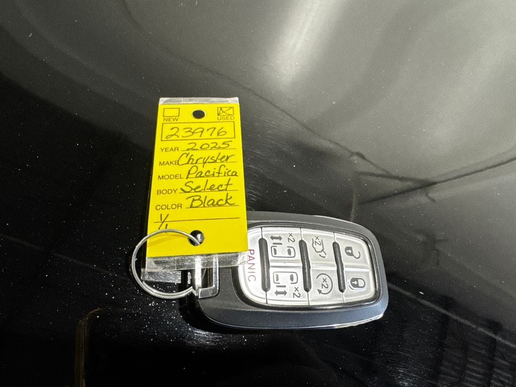 2025 Chrysler Pacifica Select