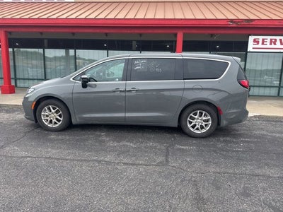 2025 Chrysler Pacifica Select
