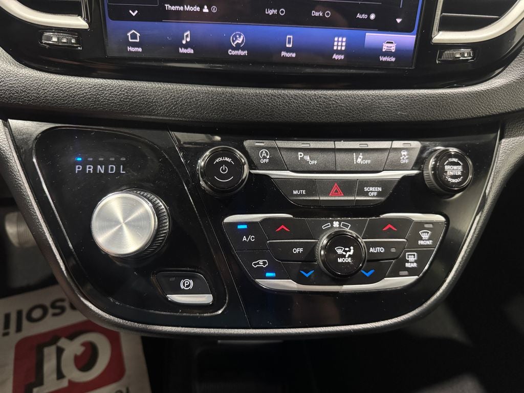 2025 Chrysler Pacifica Select