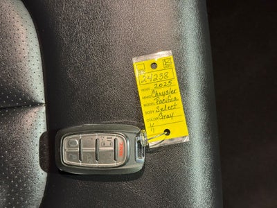 2025 Chrysler Pacifica Select