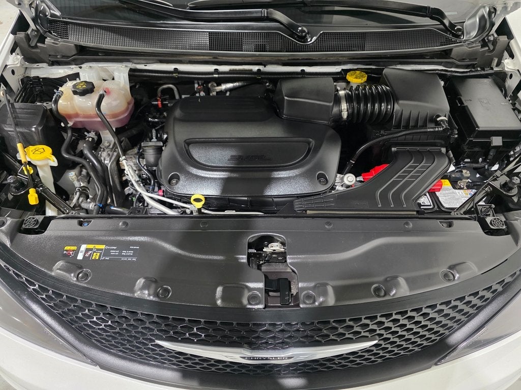 2024 Chrysler Voyager LX