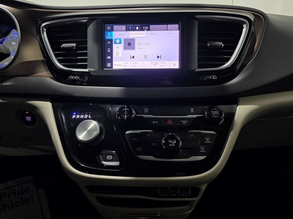 2024 Chrysler Voyager LX