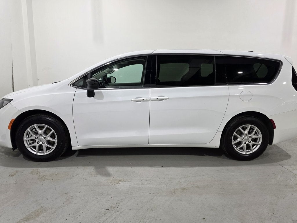 2024 Chrysler Voyager LX