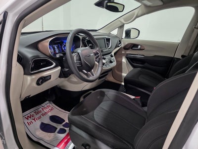 2024 Chrysler Voyager LX