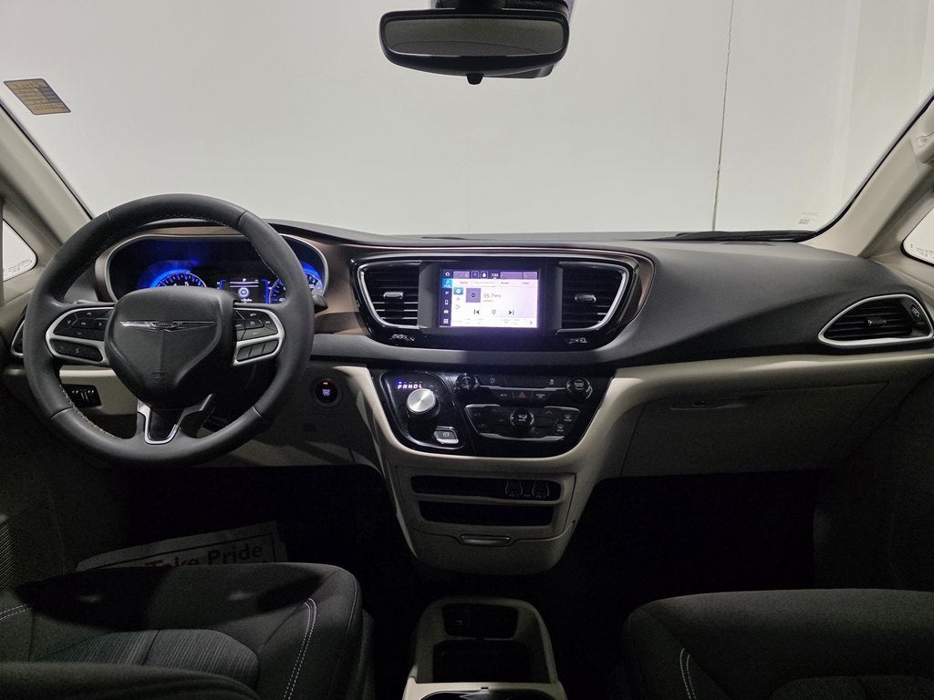 2024 Chrysler Voyager LX