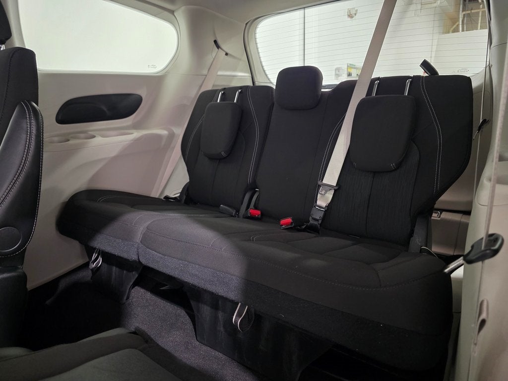 2024 Chrysler Voyager LX