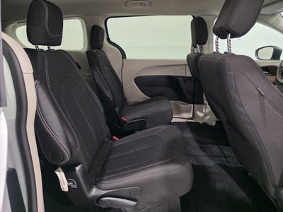 2024 Chrysler Voyager LX