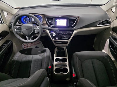 2024 Chrysler Voyager LX