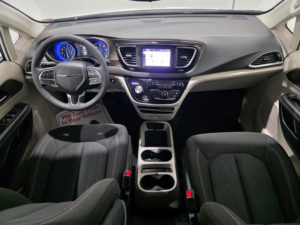 2024 Chrysler Voyager LX