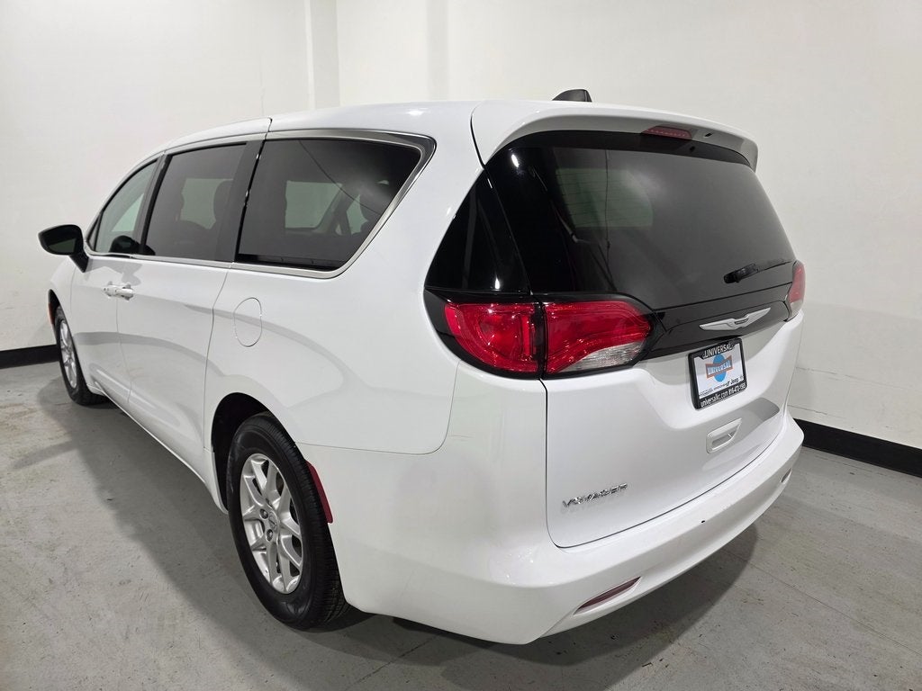 2024 Chrysler Voyager LX