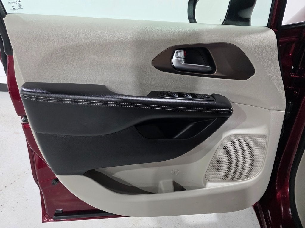 2020 Chrysler Voyager LXI