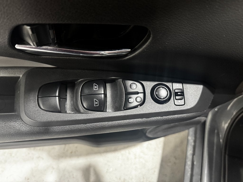 2021 Nissan Kicks SR Premium