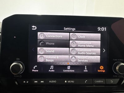 2025 Nissan Pathfinder SV