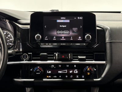 2023 Nissan Pathfinder SV