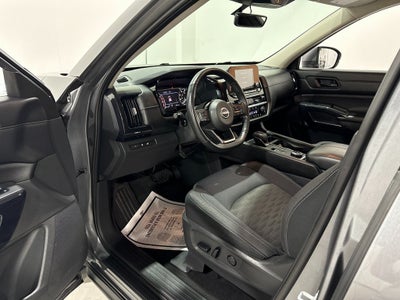 2023 Nissan Pathfinder SV