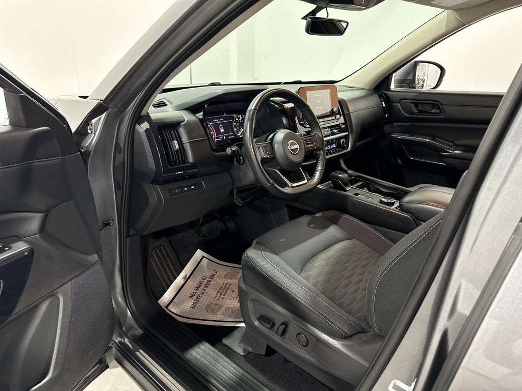 2023 Nissan Pathfinder SV