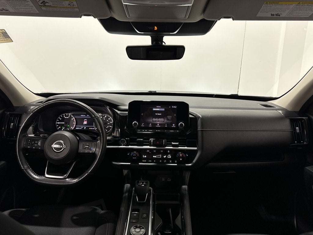 2023 Nissan Pathfinder SV