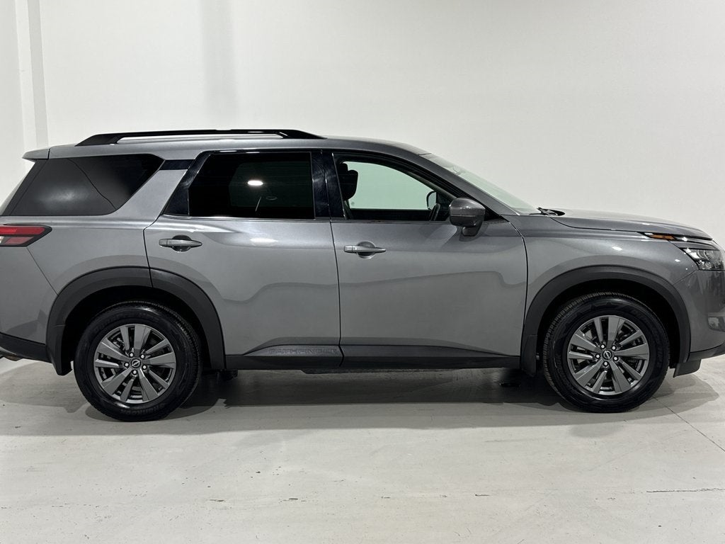 2023 Nissan Pathfinder SV