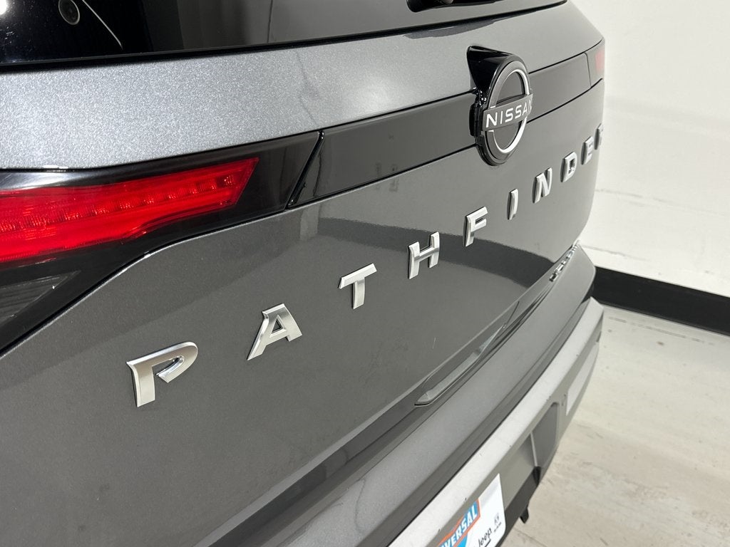 2023 Nissan Pathfinder SV