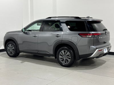 2023 Nissan Pathfinder SV
