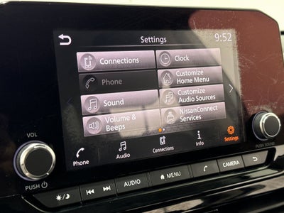 2023 Nissan Pathfinder SV