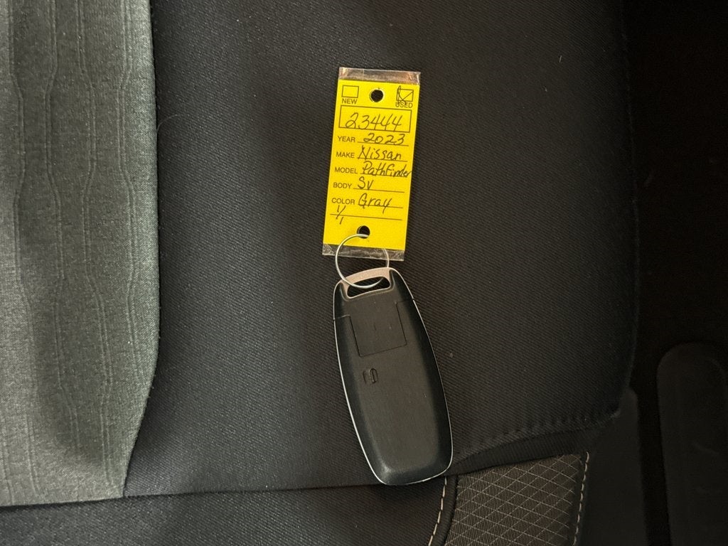 2023 Nissan Pathfinder SV