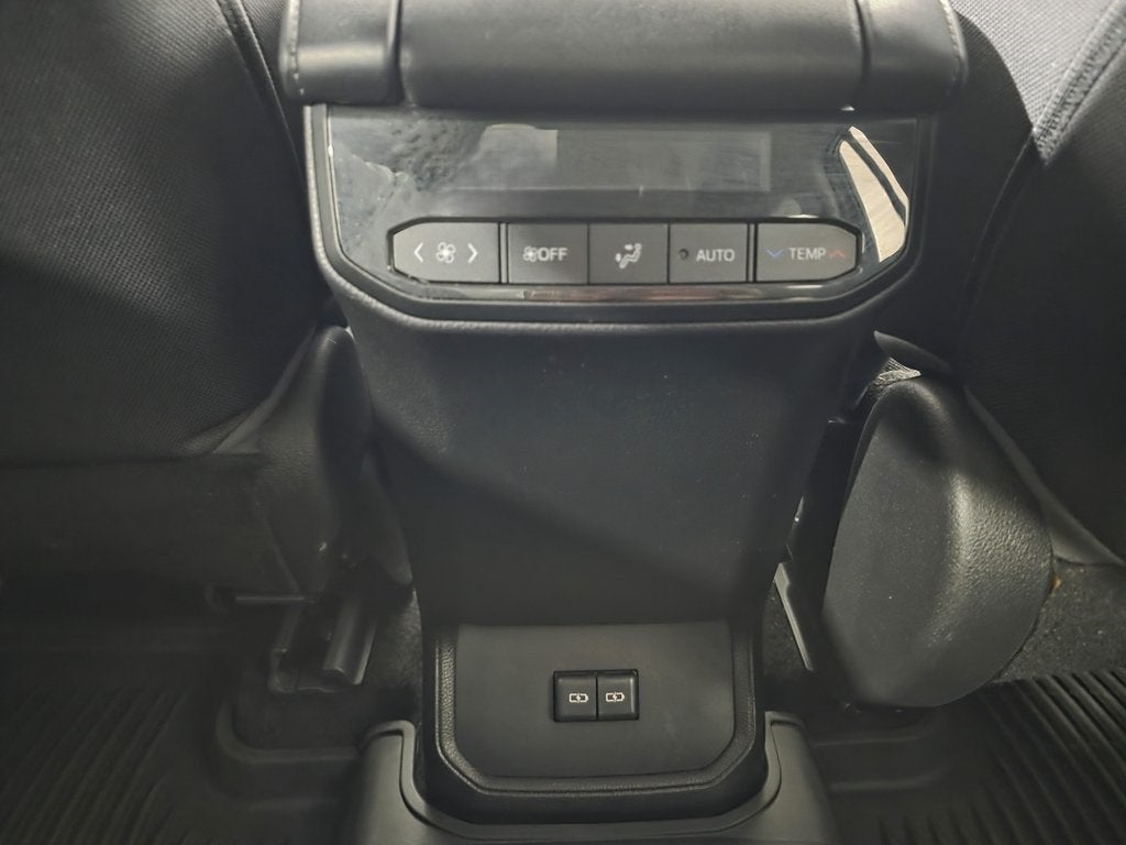 2022 Toyota Highlander Hybrid LE