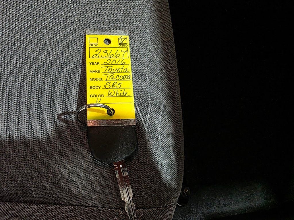 2016 Toyota Tacoma SR