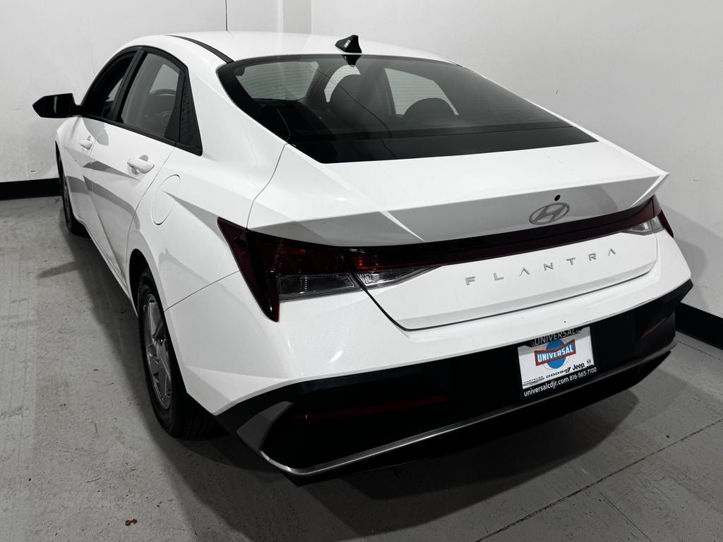 2025 Hyundai Elantra SE