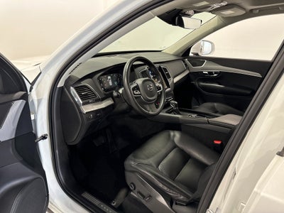 2022 Volvo XC90 T5 Momentum