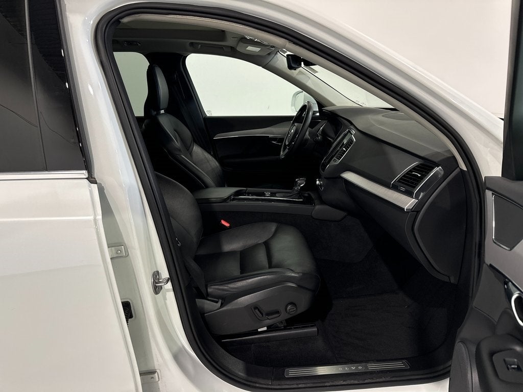 2022 Volvo XC90 T5 Momentum