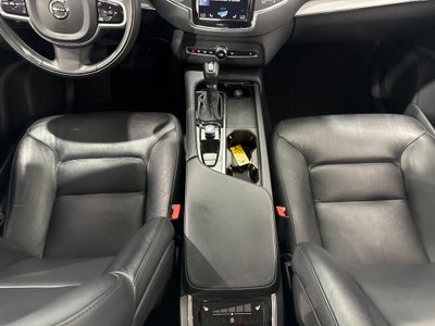 2022 Volvo XC90 T5 Momentum