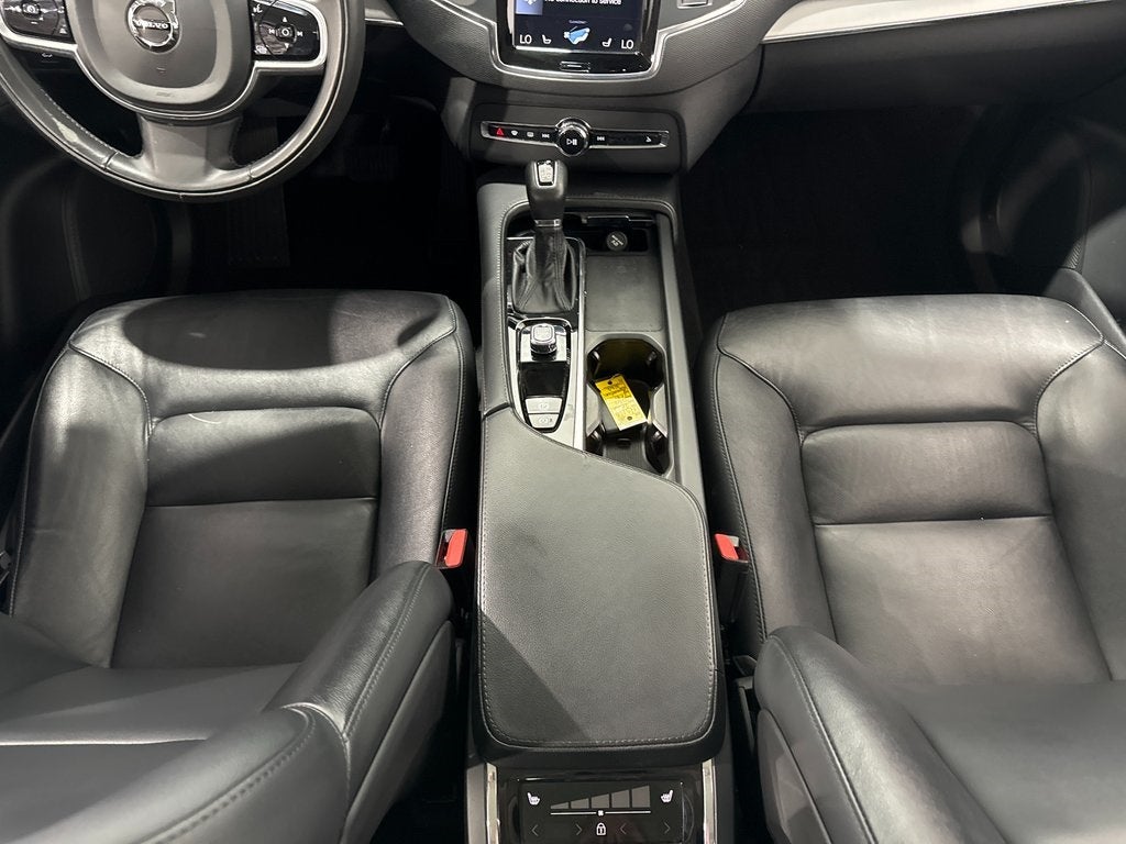 2022 Volvo XC90 T5 Momentum