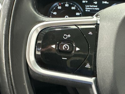 2022 Volvo XC90 T5 Momentum