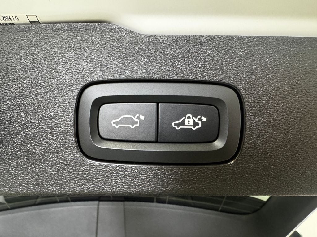 2025 Volvo V60 Cross Country B5 Plus