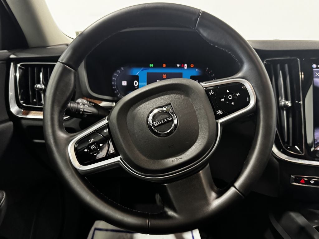 2025 Volvo V60 Cross Country B5 Plus