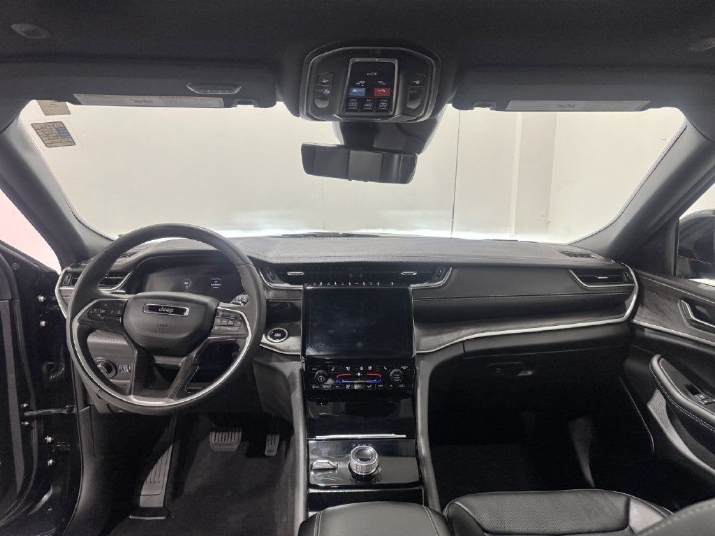 Used 2025 Jeep Grand Cherokee L Limited with VIN 1C4RJKBG0S8673014 for sale in Kansas City