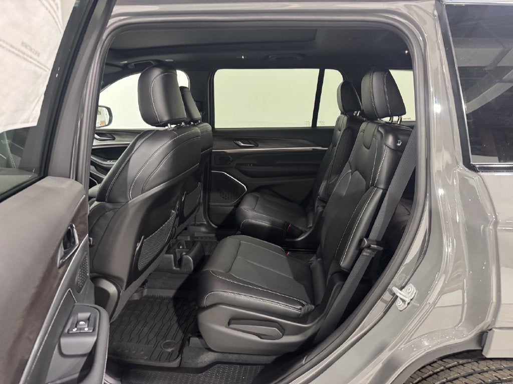 2027 Jeep Grand Cherokee Limited Reserve