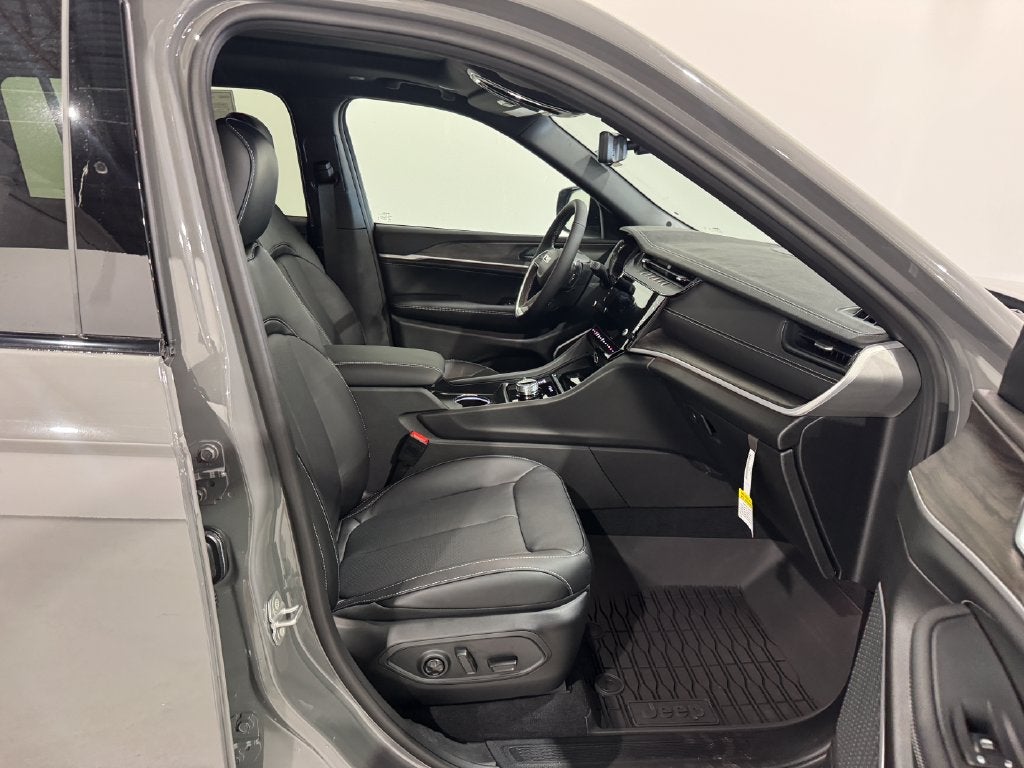 2027 Jeep Grand Cherokee Limited Reserve