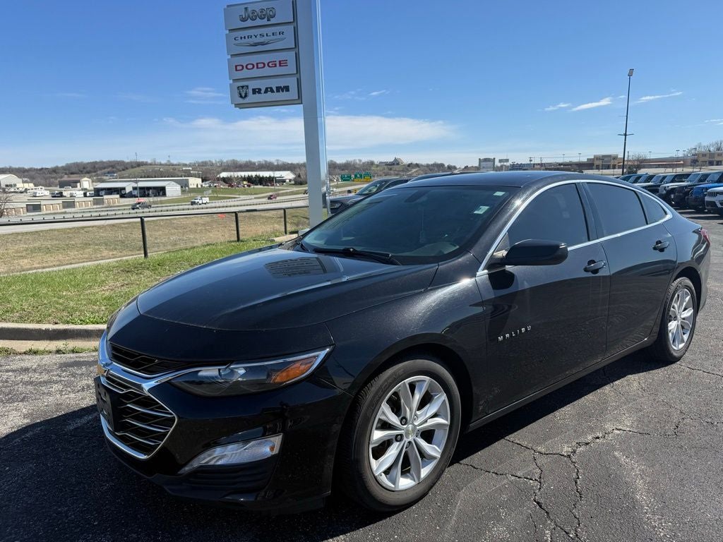 Used 2020 Chevrolet Malibu 1LT with VIN 1G1ZD5ST5LF099781 for sale in Kansas City