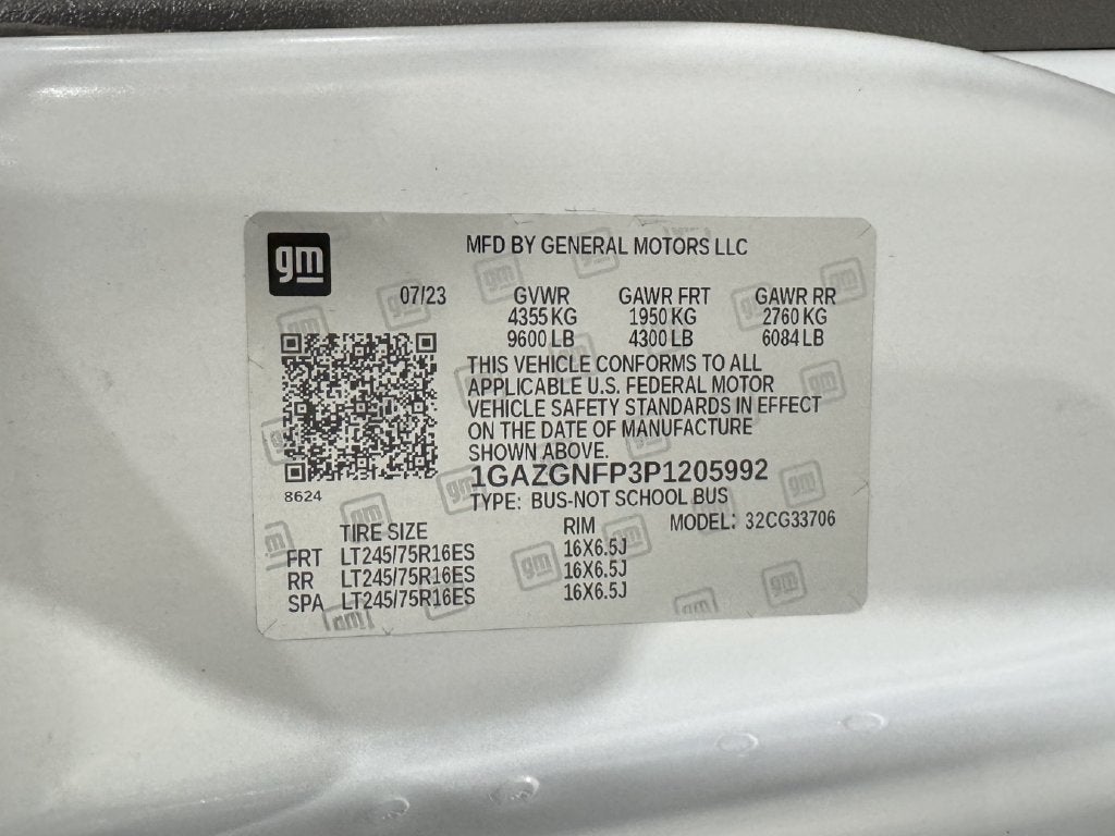 2023 Chevrolet Express Passenger LS Passenger