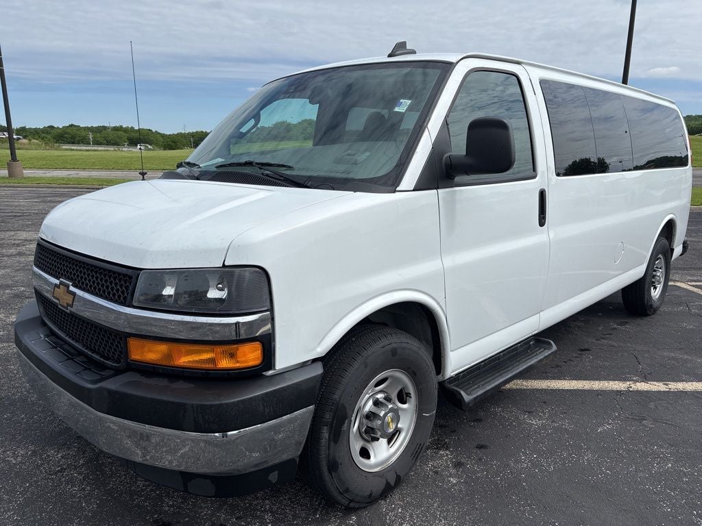 2025 Chevrolet Express Passenger LT Passenger