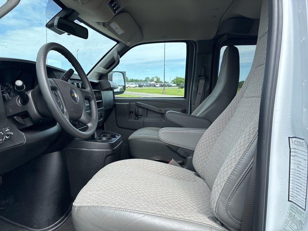 2025 Chevrolet Express Passenger LT Passenger