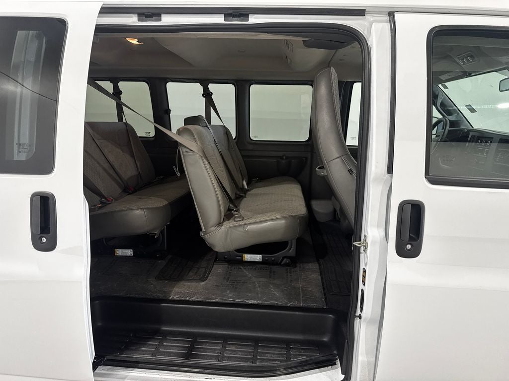2025 Chevrolet Express Passenger LT Passenger