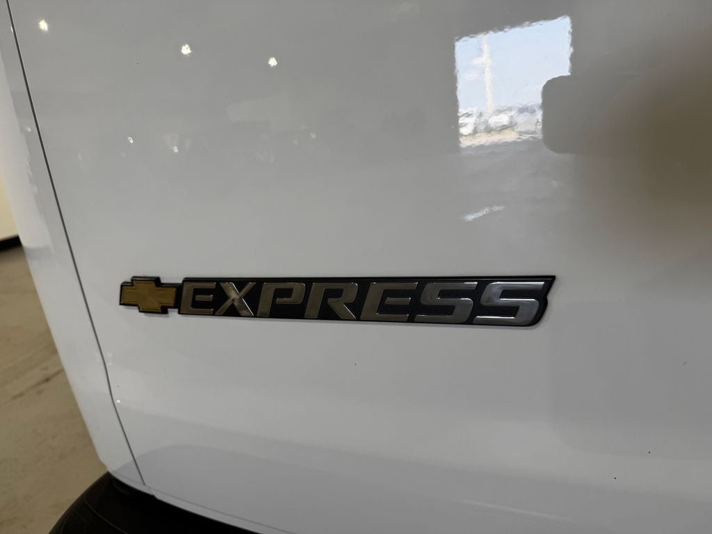 2025 Chevrolet Express Passenger LT Passenger