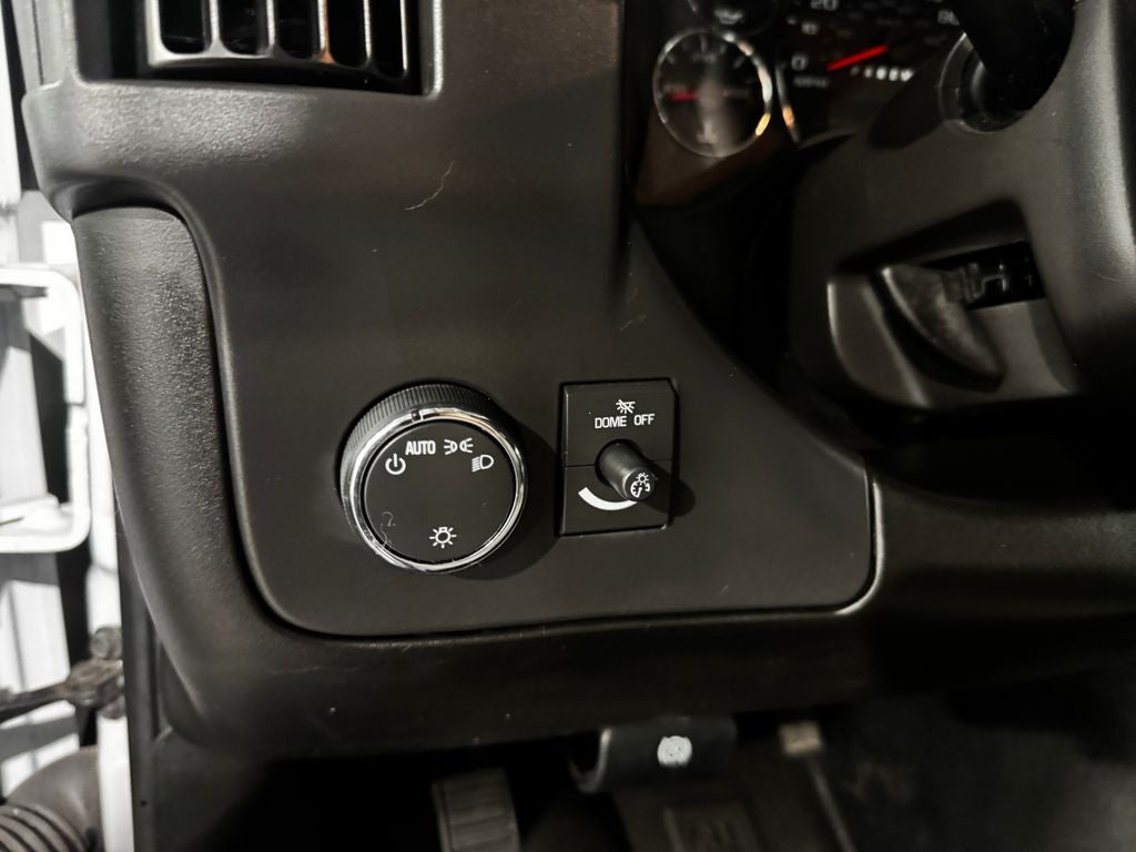 2025 Chevrolet Express Passenger LT Passenger